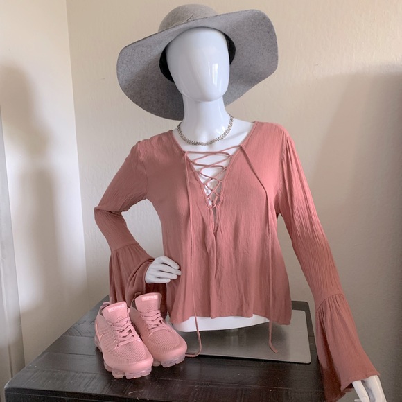 Kendall & Kylie Blouse - Picture 1 of 4